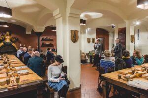 Spotkanie depozytariuszy w sali warsztatowej Muzeum Toruńskiego Piernika.